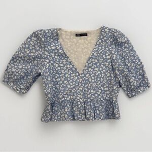 Zara Blue White Floral Crop Top Flutter Sleeve V Neck Size Small